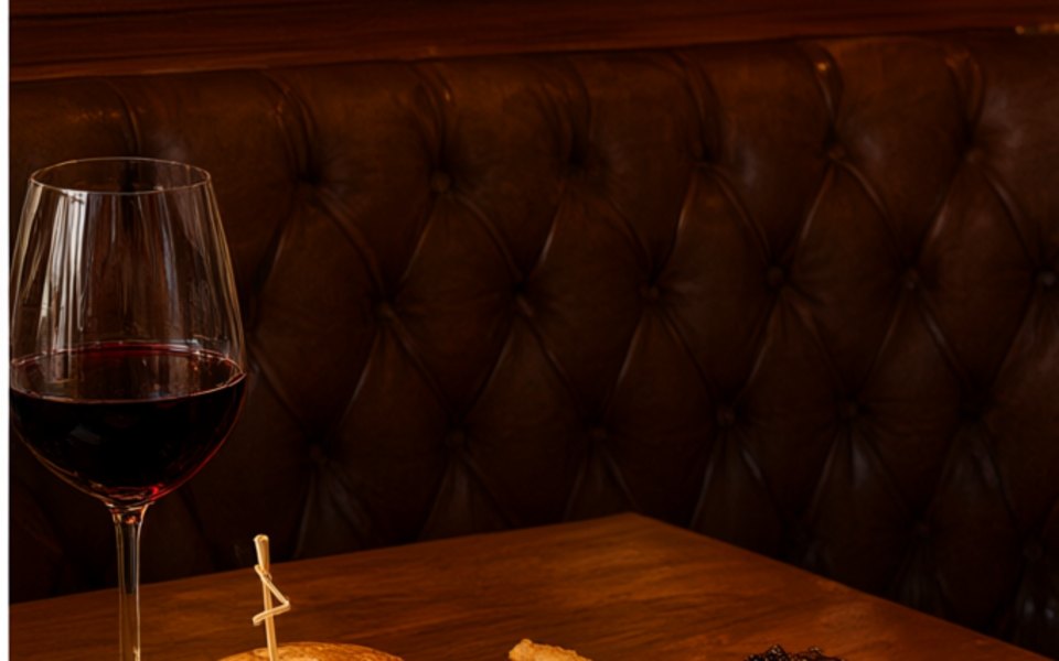 Charleston's Restaurant editorial mood illustration for Mesa